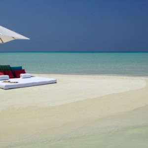 Luxury Maldives holiday packages - Kanuhura Maldives - sand bank