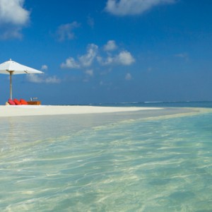 Luxury Maldives holiday packages - Kanuhura Maldives - sand bank