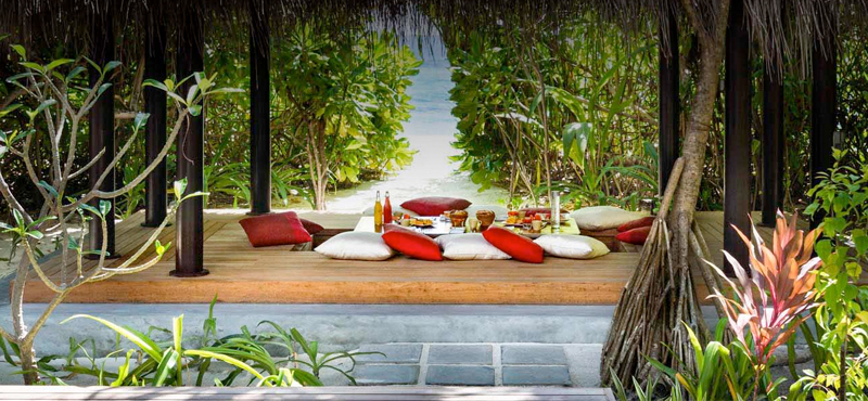 Luxury Maldives Holiday Packages Anantara Kihavah Maldives In Villa Dining