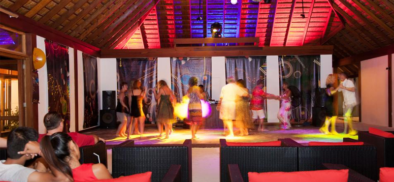 Luxury Maldives Holiday Packages Vilamendhoo Island Resort And Spa Bonthi Bar
