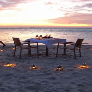 Vilamendhoo Island Resort And Spa Luxury Maldives holiday Packages Romantic Dining On The Beach