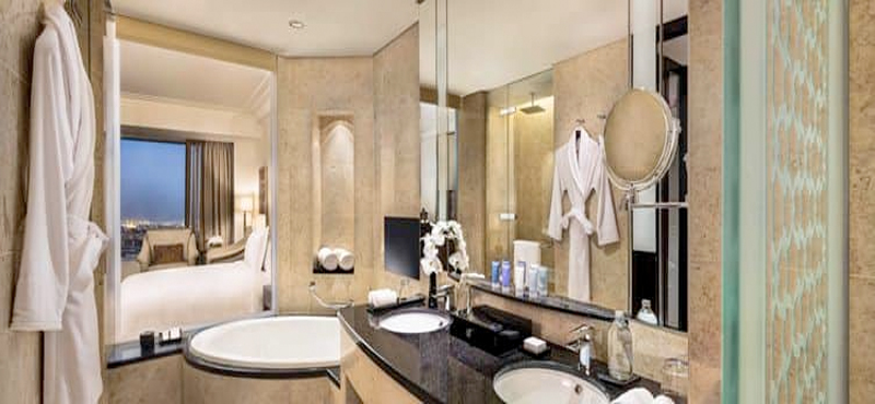 Luxury Dubai Holiday Packages Conrad Dubai King Deluxe Corner Room Panoramic View2