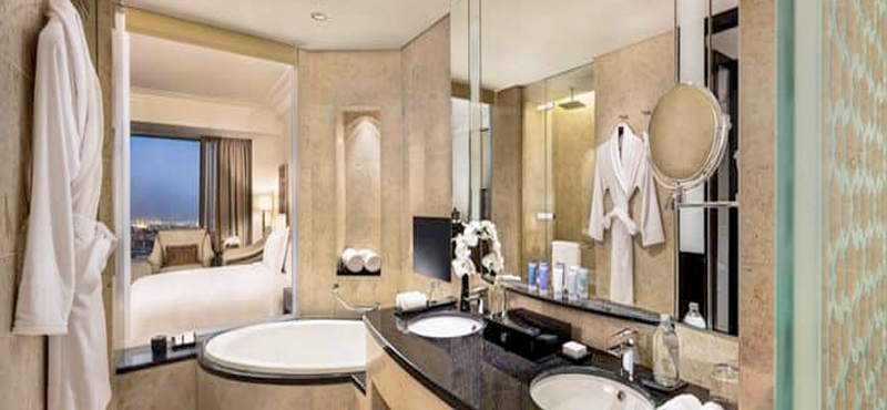 Luxury Dubai Holiday Packages Conrad Dubai King Deluxe Room Skyline View1