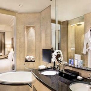 Luxury Dubai Holiday Packages Conrad Dubai King Executive Room Lounge Access2