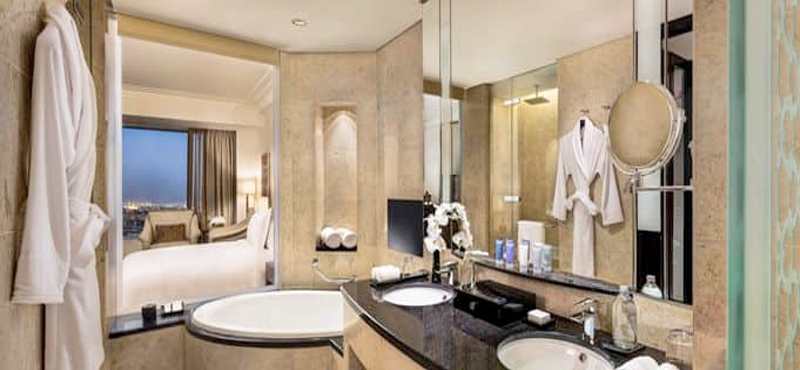 Luxury Dubai Holiday Packages Conrad Dubai King Executive Room Lounge Access2