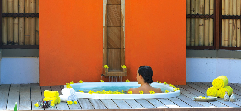 luxury Maldives holiday Packages Angsana Velavaru Beachfront Jet Pool Villa 3