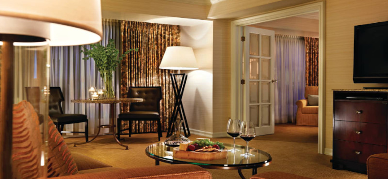 Luxury Canada Holiday Packages Four Seasons Vancouver Deluxe Executive Suite City View1