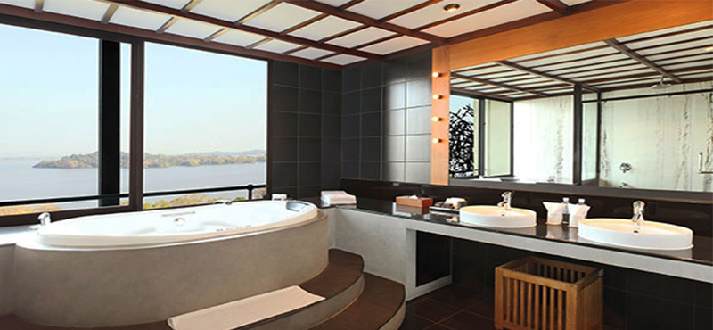 Luxury Sri Lanka Holiday Packages Heritance Kandalama Luxury Suite Bathroom