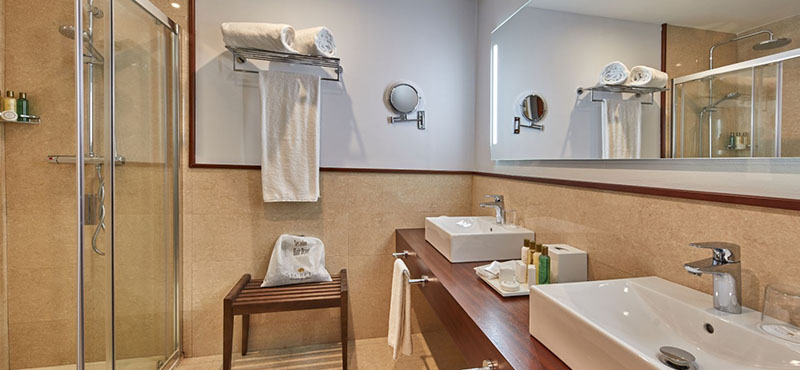 Luxury Spain Holiday Packages Secrets Mallorca Villamil Resort & Spa SWIM UP PARTIAL SEA VIEW 4 Bathroom