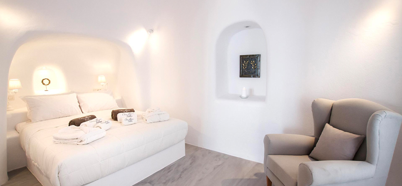 Luxury Greece Holiday Packages Oia Mare Villas Cave Suite With Hot Tub Bedroom