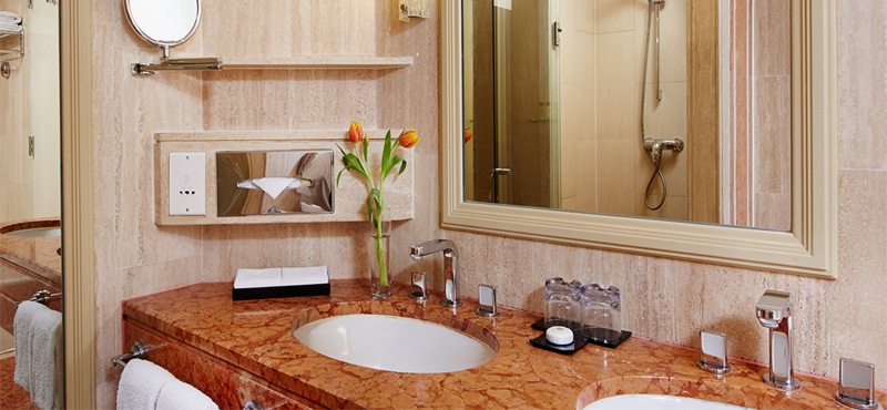 Luxury Singapore Holiday Packages PARKROYAL On Marina Bay Family Room Bathroom
