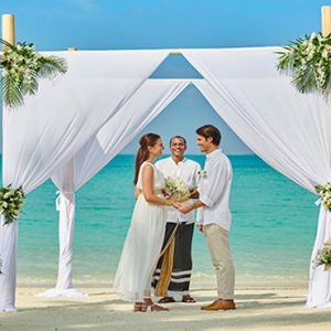 Luxury Maldives Holidays Fairmont Maldives Sirru Fen Fushi Wedding