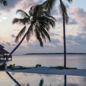 Luxury Maldives Holidays Reethi Faru Resort Veyo Bar 1