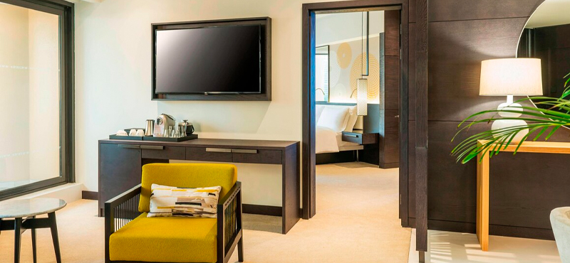 Super Deluxe Suite Club Lounge Access, 1 King (6) Le Royal Meridien Beach Resort & Spa Dubai Holidays