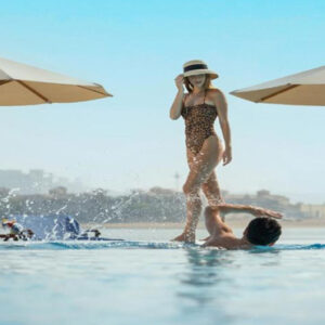 Luxury Dubai Holiday Packages Raffles The Palm Dubai Couple By Pool